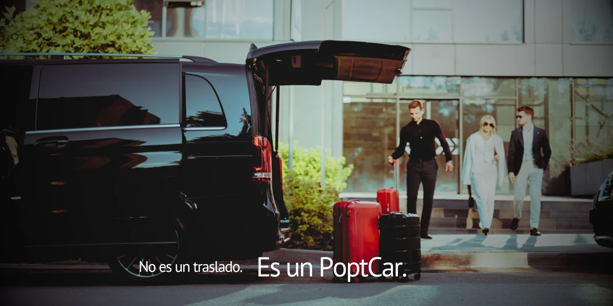 Vehículo PoptCar preparado para un traslado con equipaje